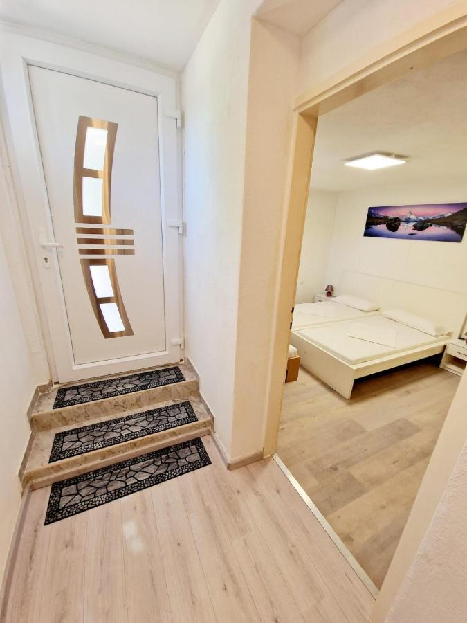 Split Apartment Exteriör bild